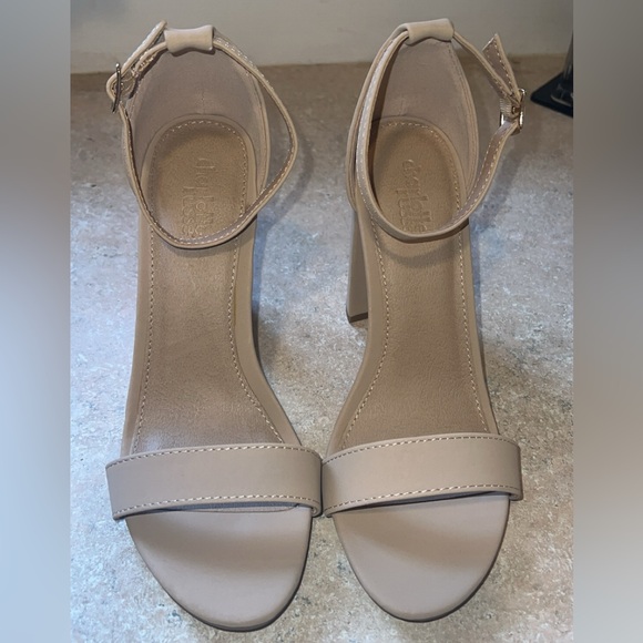 Nude Heels - Picture 3 of 5